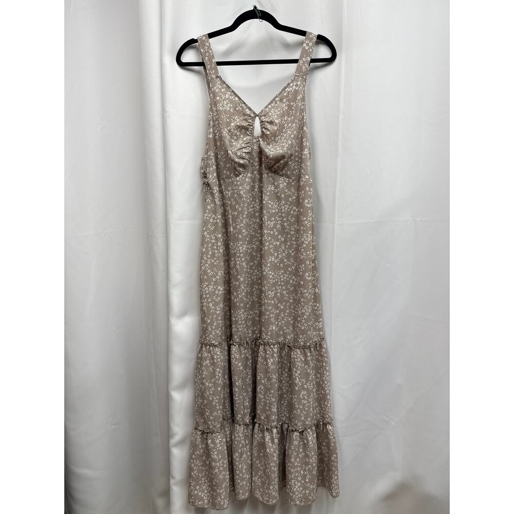 Floral tan maxi dress size XL
Ptp-18
Length without straps-48